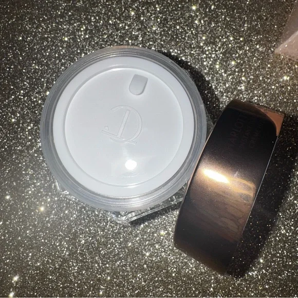 Charlotte Tilbury Magic Cream Anti-Aging Moisturizer 50mL - Picture 9 of 11